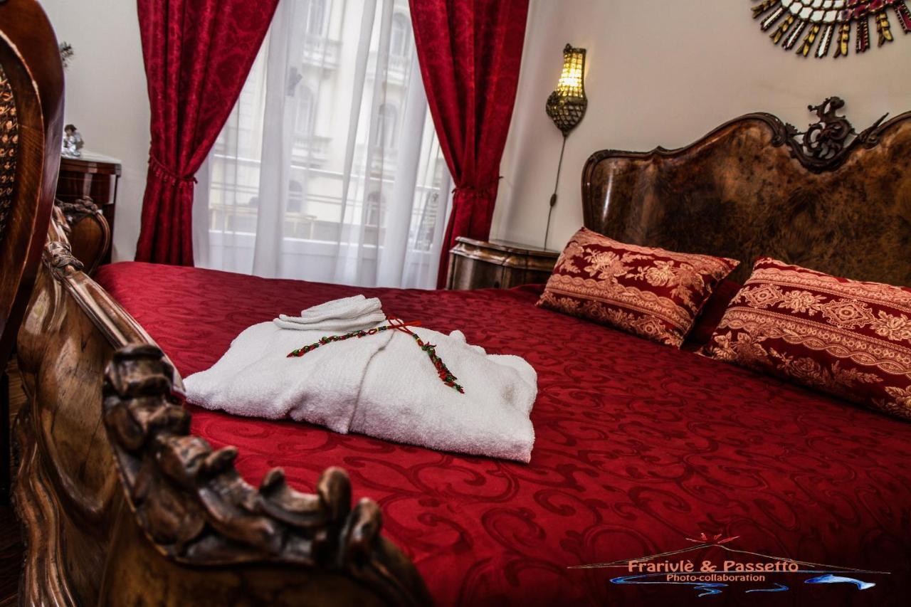 Well Come - Palazzo Reale Hotel Наполи Екстериор снимка